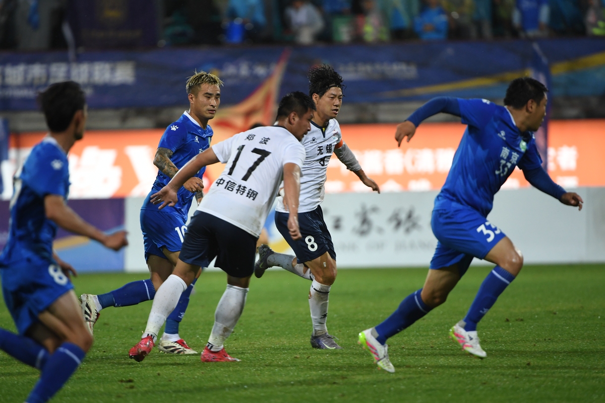 英雄联盟S15赛竞猜-今晨新疆广汇备战法甲；状态回暖细节曝光；赛场秩序良好；年轻球员得到机会的简单介绍